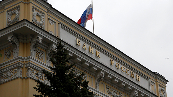 A Russian national flag flies over the Central Bank headquarters in Moscow, Russia, May 17, 2016. REUTERS/Sergei Karpukhin